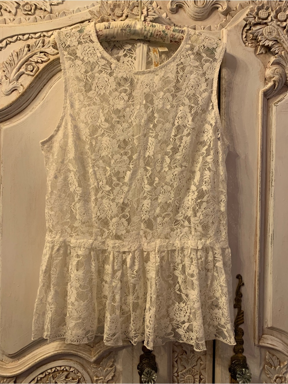 Adiva Ivory Lace Sleeveless Top
